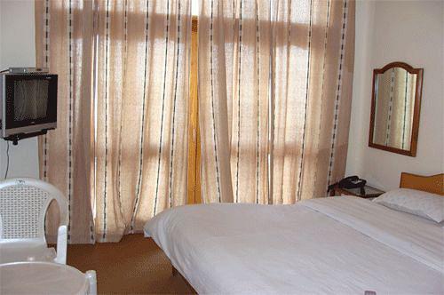 Oyo 28425 Dal Lake Resort Dharamshala Luaran gambar