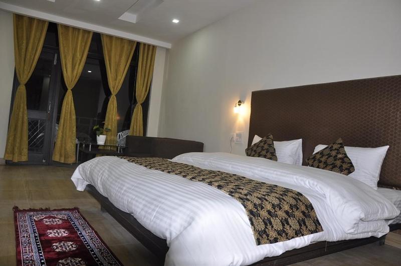 Oyo 28425 Dal Lake Resort Dharamshala Luaran gambar