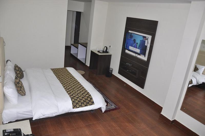 Oyo 28425 Dal Lake Resort Dharamshala Luaran gambar