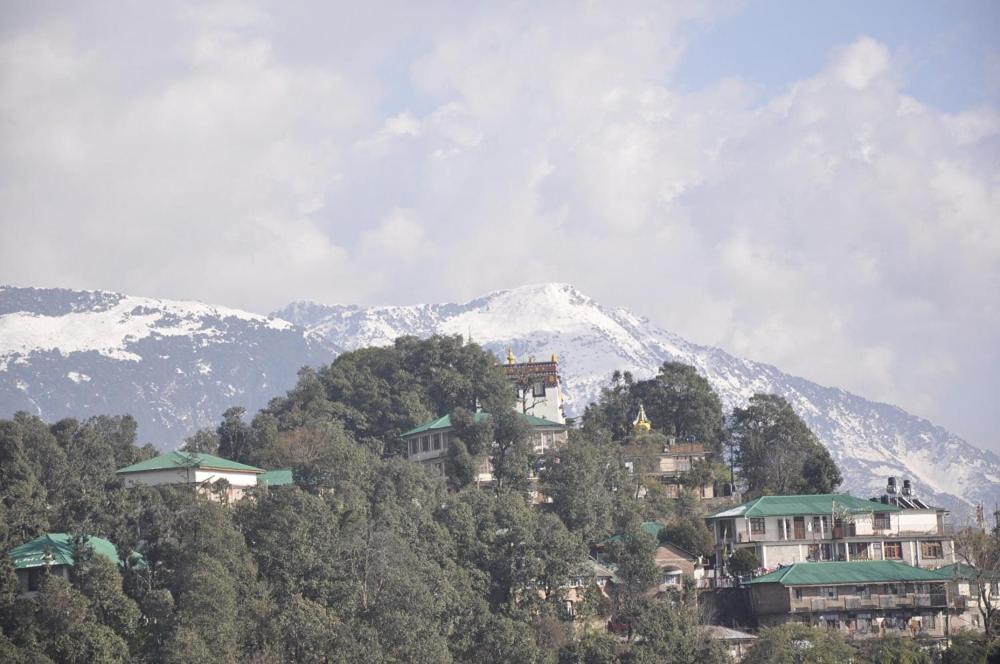 Oyo 28425 Dal Lake Resort Dharamshala Luaran gambar